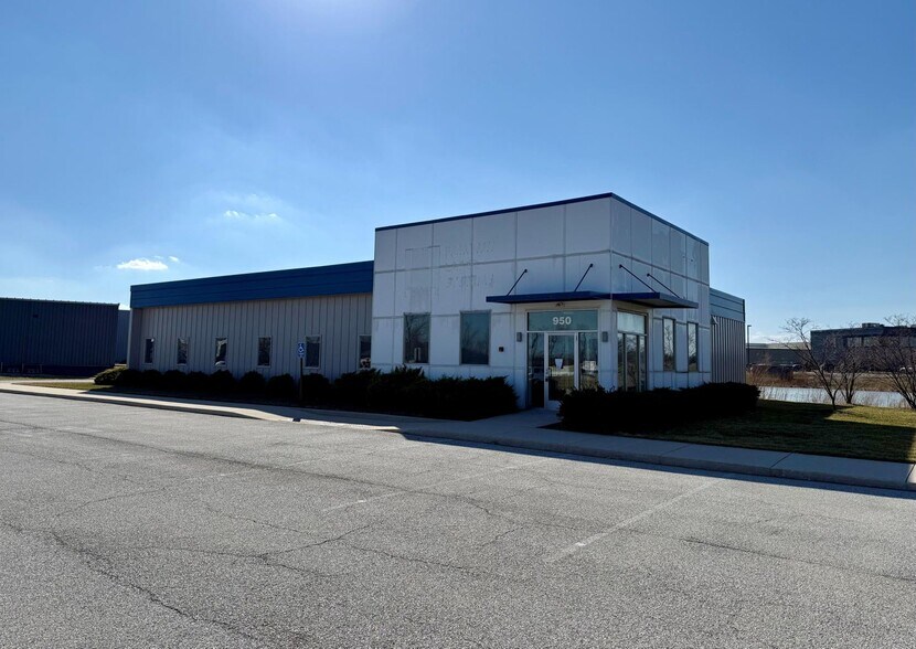 More Photos Of 950 Transport Dr, Valparaiso Flex For Lease