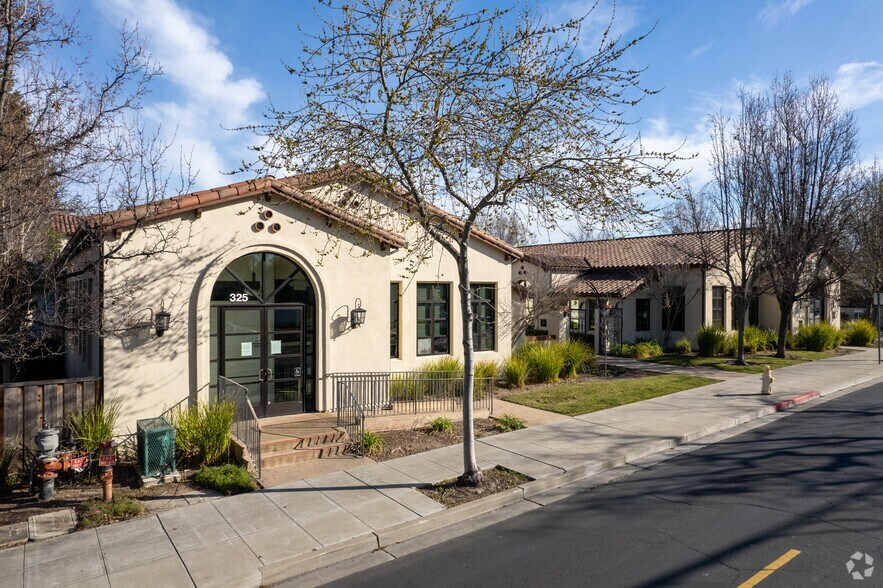 More Photos Of 301-325 Ray St, Pleasanton Office For Lease