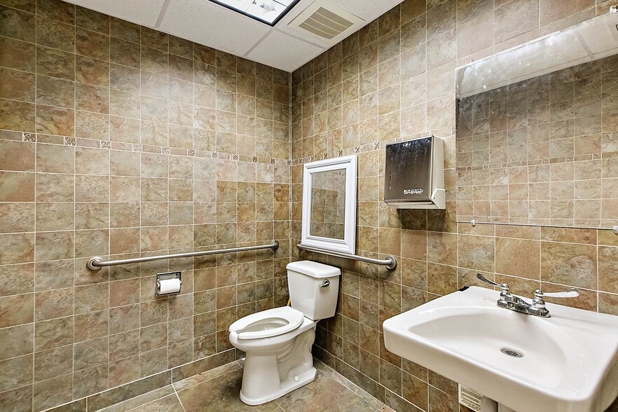 More Photos Of 6790 65th Way N, Pinellas Park Freestanding For Lease