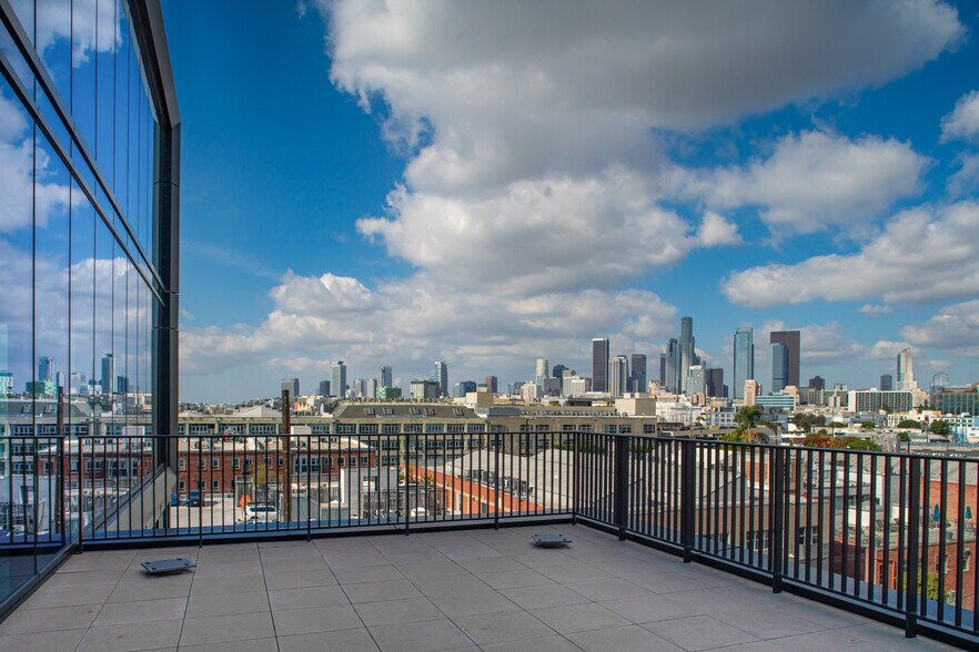 More Photos Of 530 Mateo St, Los Angeles Office For Sale