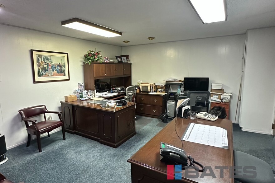 More Photos Of 4802 Memphis St, Dallas Warehouse For Lease