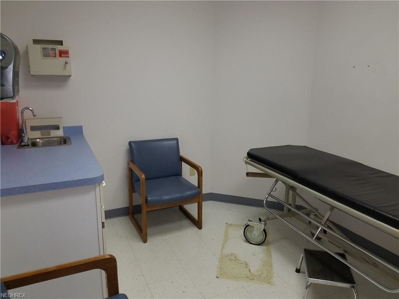 More Photos Of 5319 Meadow Ln, Elyria Medical For Sale