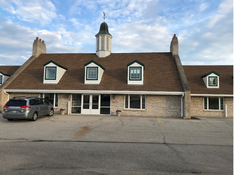 More Photos Of W173N9170 Saint Francis Dr, Menomonee Falls General Retail For Sale