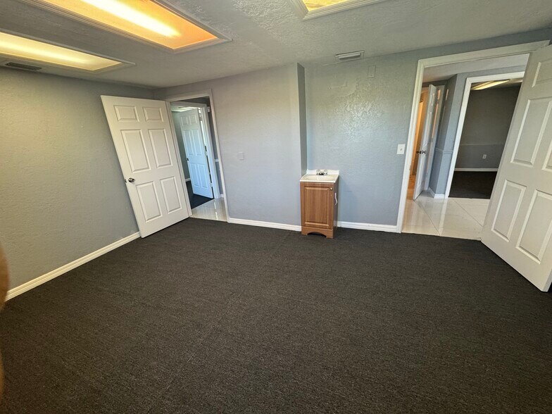 More Photos Of 11412 N Central Ave, Tampa Office For Lease