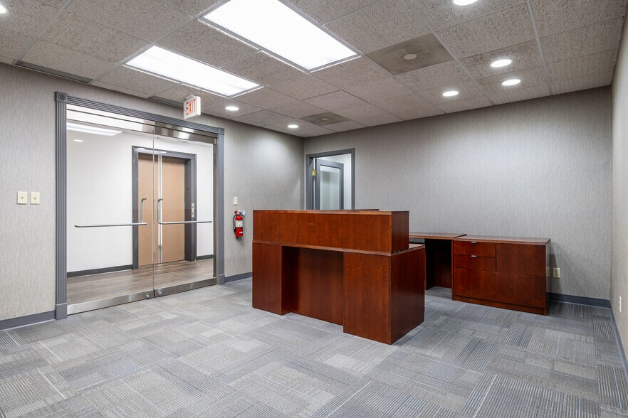 More Photos Of 7400 Baymeadows Way, Jacksonville Office For Lease