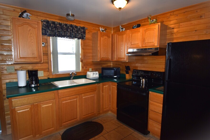 More Photos Of 109 Sinclair Rd, Sinclair Sports And Entertainment For Sale