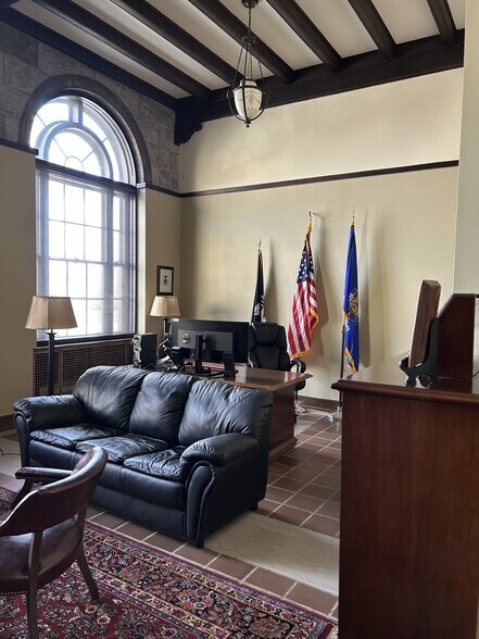 More Photos Of 219 E Washington Ave, Oshkosh Office For Sale