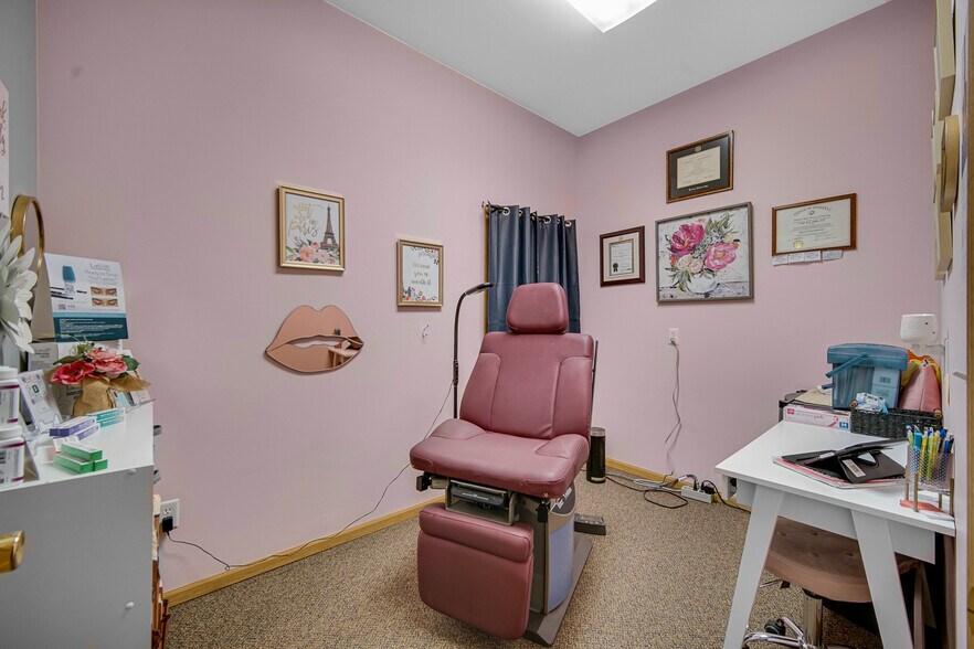 More Photos Of 165 E Robbins St, Wheatfield Medical For Sale