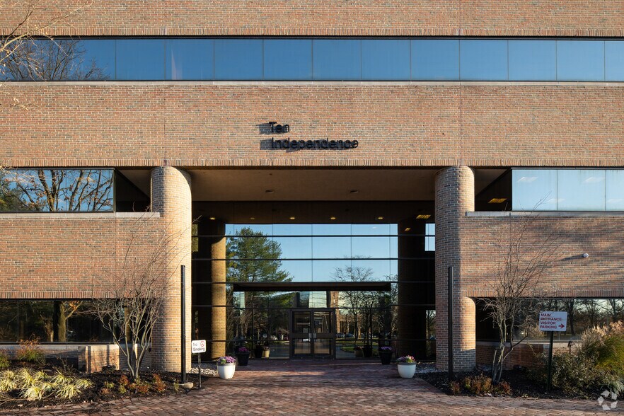 More Photos Of 10 Independence Blvd, Warren Office For Lease