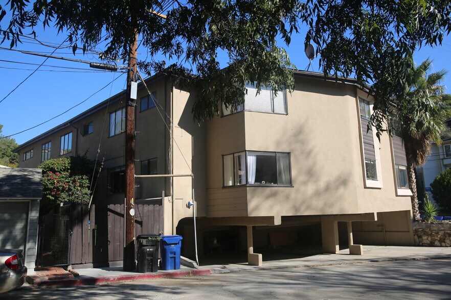 More Photos Of 2649 N Beachwood Dr, Los Angeles Apartments For Sale