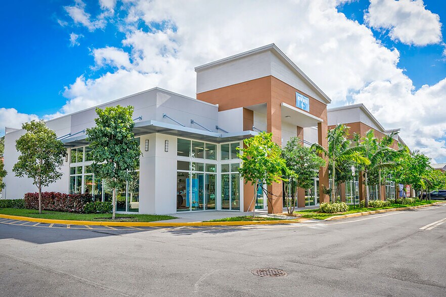 More Photos Of 6510-6596 N University Dr, Tamarac Storefront Retail Office For Lease