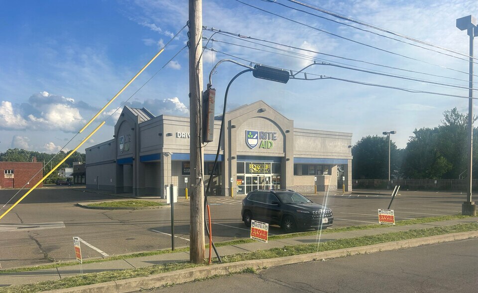 More Photos Of 209 Mount Zoar St, Elmira Drugstore For Lease