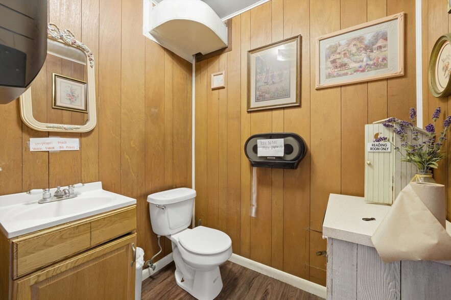 More Photos Of 1008 State Highway 6, Marlin Warehouse For Sale