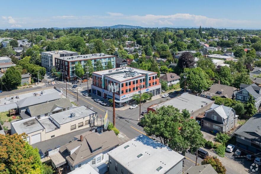 More Photos Of 2512 SE 25th Ave, Portland Office For Lease