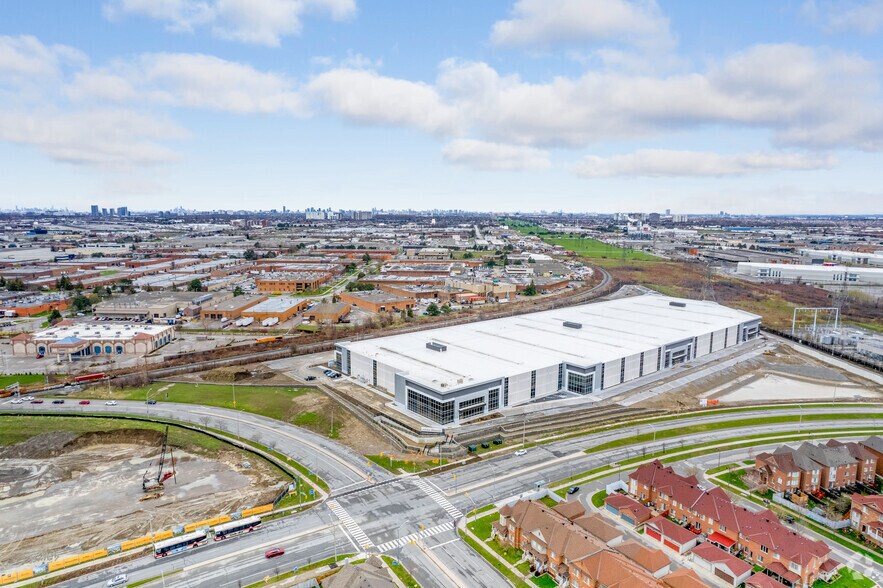 More Photos Of 2750 Morningside Ave, Toronto Distribution For Sale