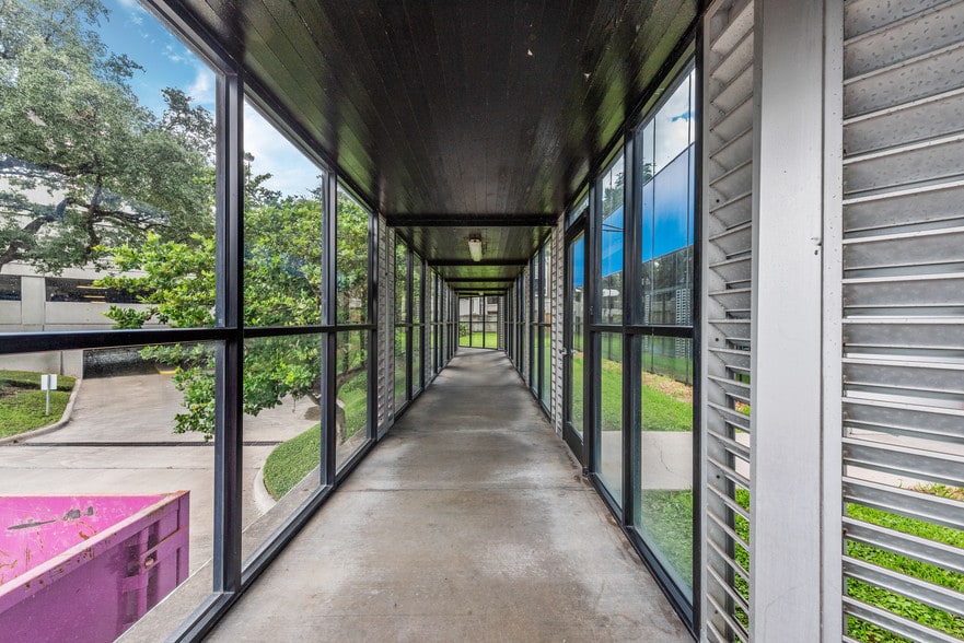 More Photos Of 5858 Westheimer Rd, Houston Office For Lease