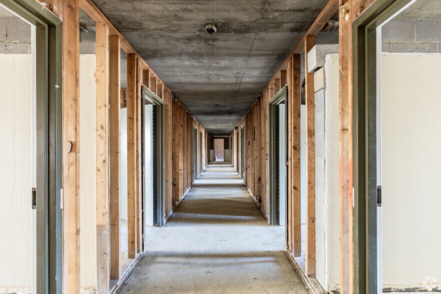 More Photos Of 950 J Clyde Morris Blvd, Newport News Hotel For Sale