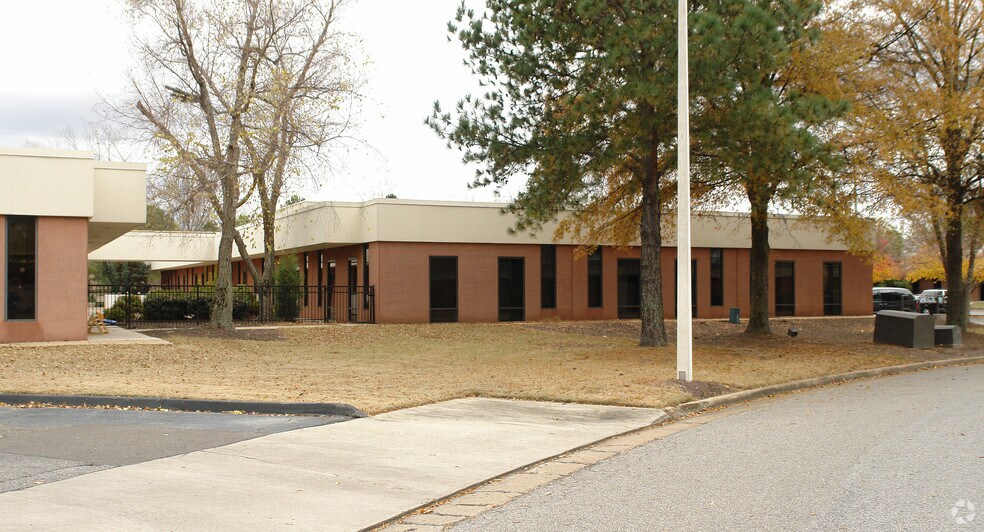 More Photos Of 2596 Corporate Ave E, Memphis Office For Lease