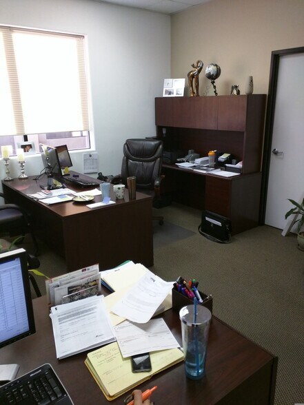 More Photos Of 8867 W Flamingo Rd, Las Vegas Office For Sale