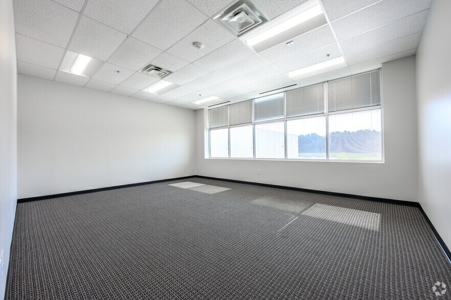 More Photos Of 3711 S 20th Ave, Dfw Airport Unknown For Lease