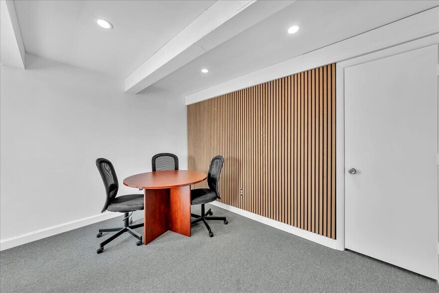 More Photos Of 500 NE 25th St, Pompano Beach Flex For Lease