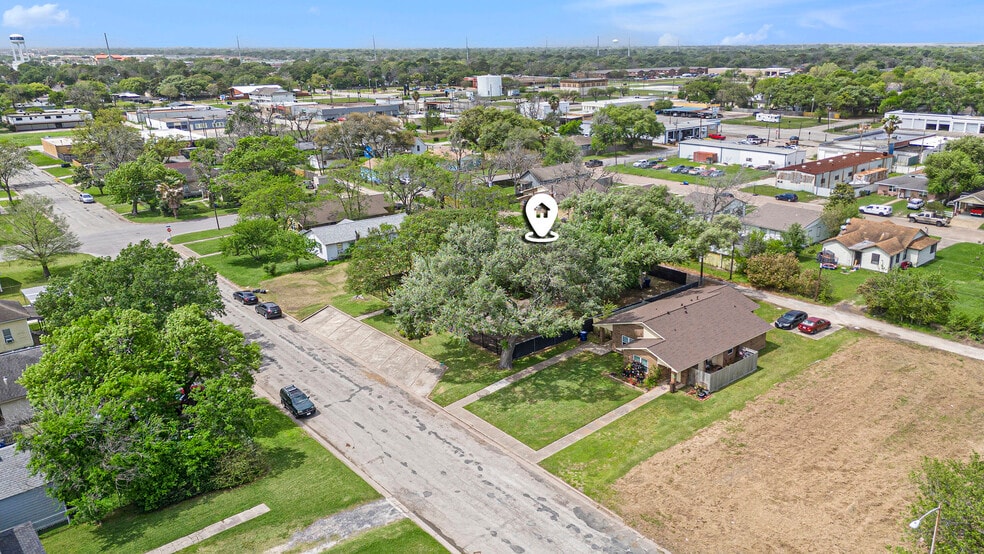 More Photos Of 714 7th Ave N, Texas City Office Residential For Sale