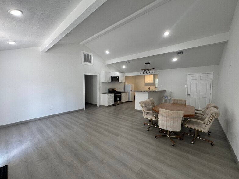 More Photos Of 2924 Byley Blvd, Orange Assisted Living For Lease