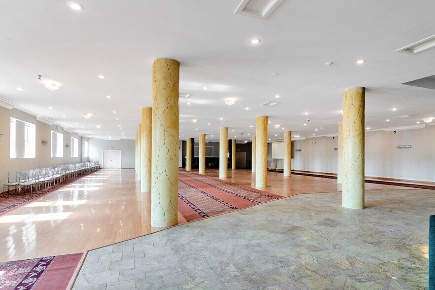 More Photos Of 2613 W Hunting Park Ave, Philadelphia Light Distribution For Lease