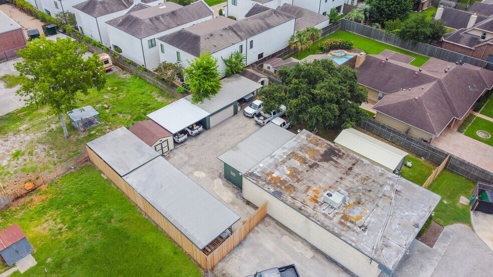 More Photos Of 1722 Monarch Oaks St, Houston Office For Lease