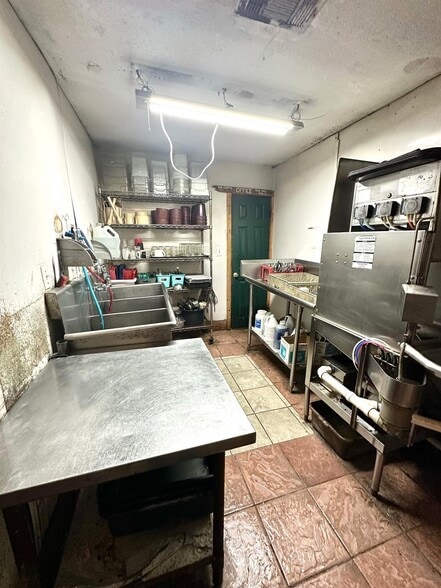 More Photos Of 899 E Lennon Dr, Emory Restaurant For Sale