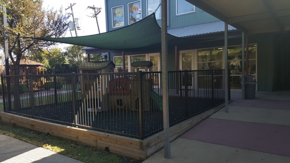 More Photos Of 419 Emancipation Ave, Houston Assisted Living For Lease