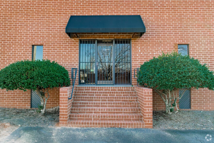 Primary Photo Of 619-627 Anderson St, Charlotte Light Distribution For Lease