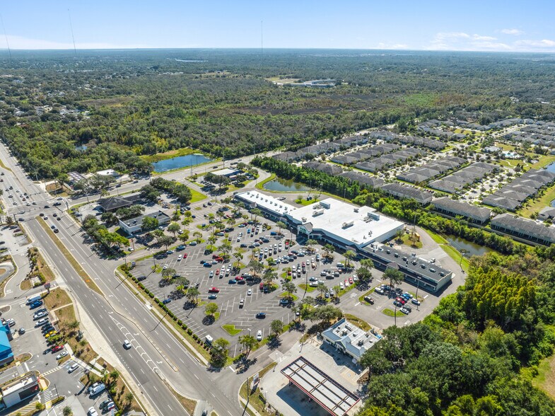 More Photos Of 11539-11709 Boyette Rd, Riverview General Retail For Lease