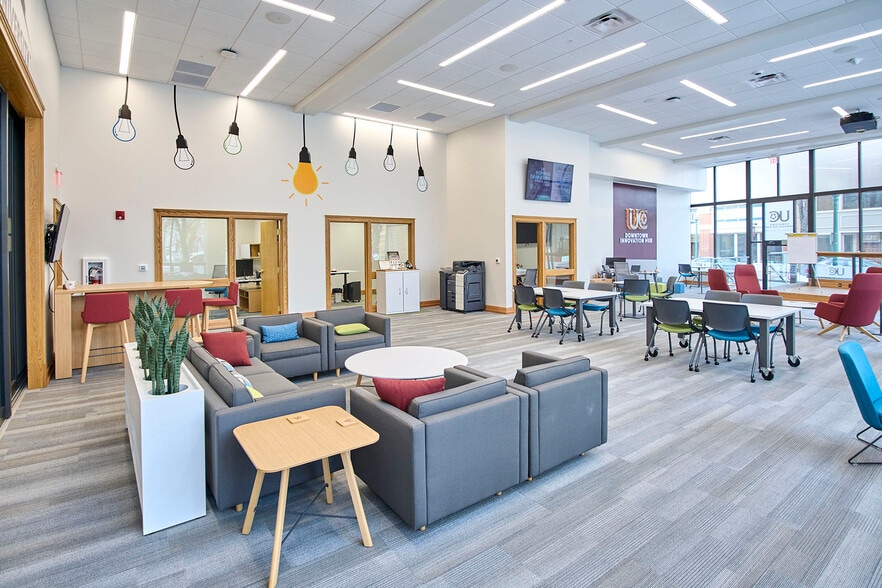 More Photos Of 240 Capitol St, Charleston Office For Sale