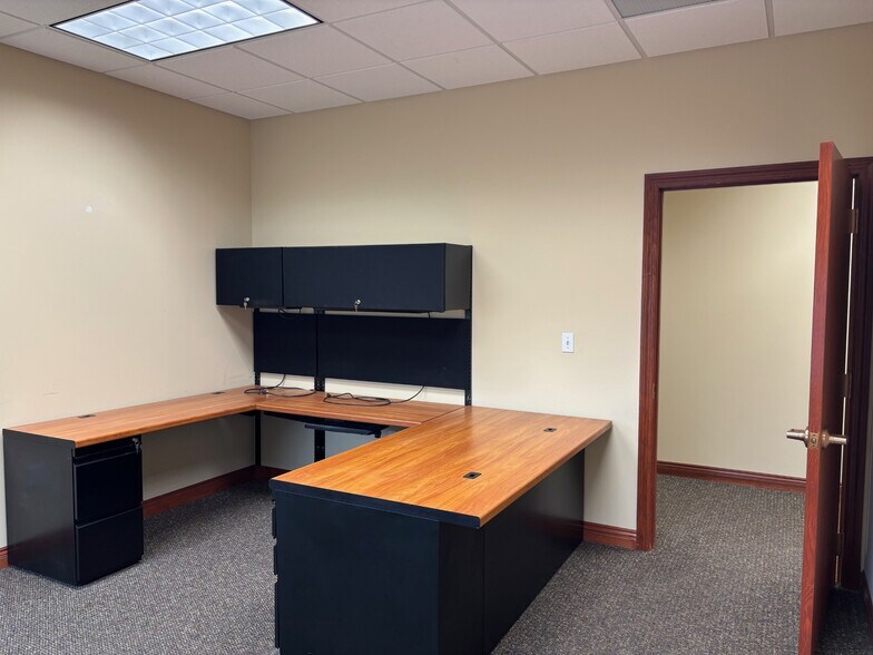 More Photos Of 5125 Roe Blvd, Mission Office For Sale