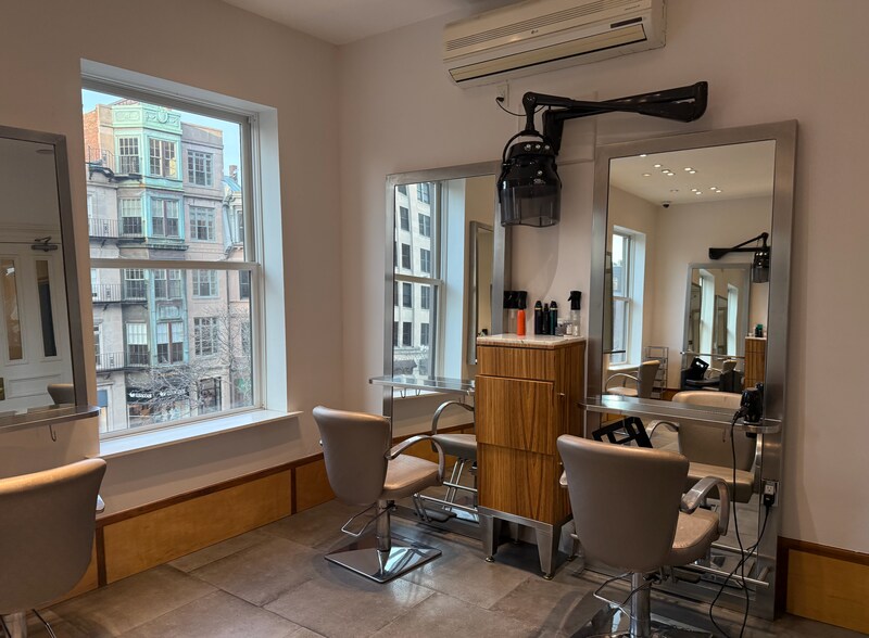 More Photos Of 132 Newbury St, Boston General Retail For Sale