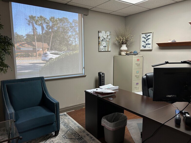 More Photos Of 798 SW Main Blvd, Lake City Office For Sale