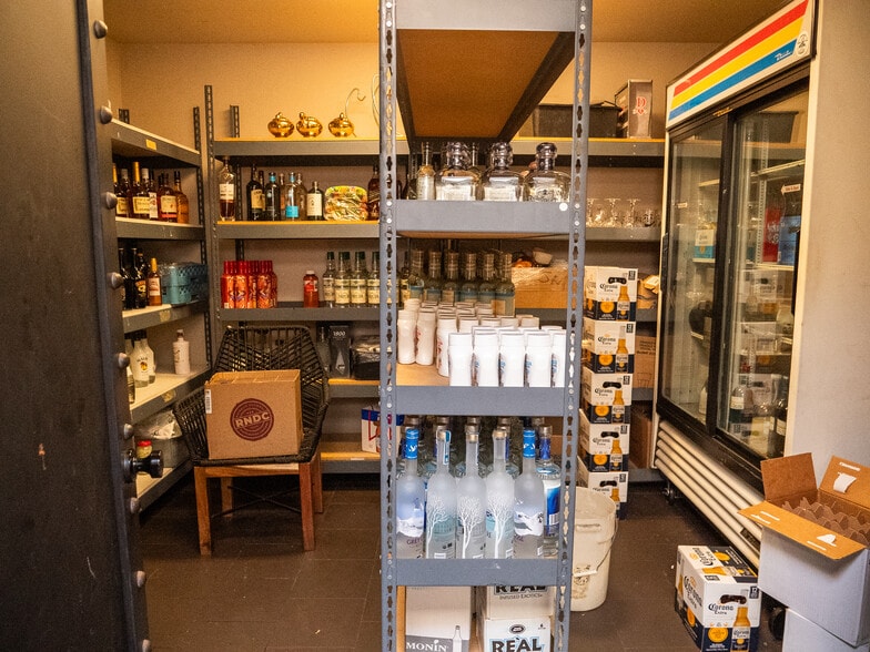 More Photos Of 1519 Wilshire Blvd, Santa Monica Restaurant For Sale