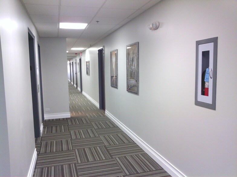 More Photos Of 640 E St. Charles Rd, Carol Stream Medical For Lease