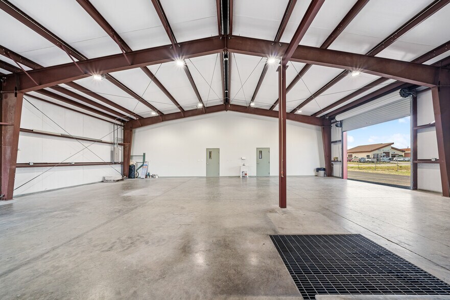 More Photos Of 18820 Sakera Rd, Hudson Warehouse For Lease