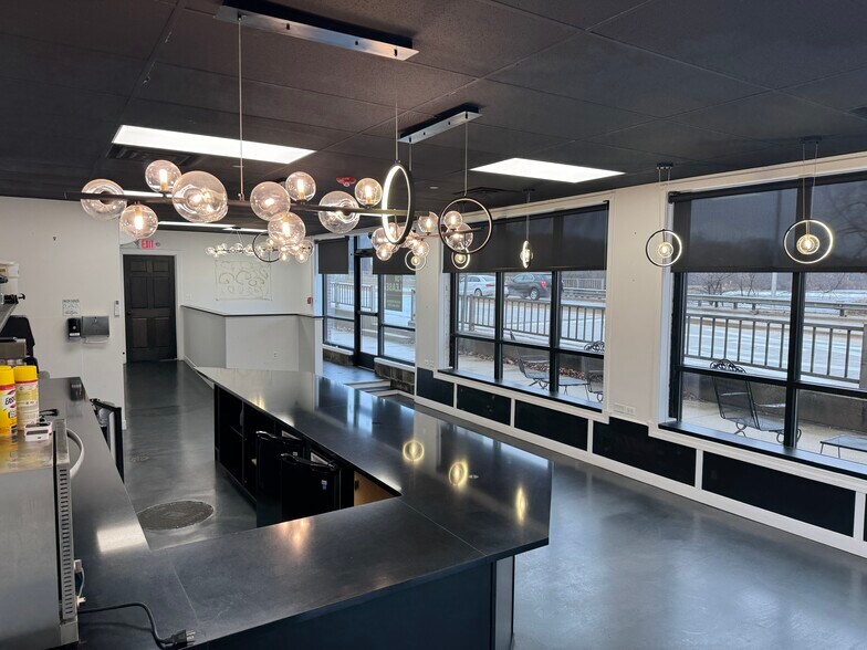 More Photos Of 109 S Bridge St, Yorkville Storefront Retail Residential For Lease