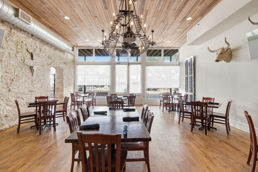 More Photos Of 103 N Pecan St, Hico Hotel For Sale