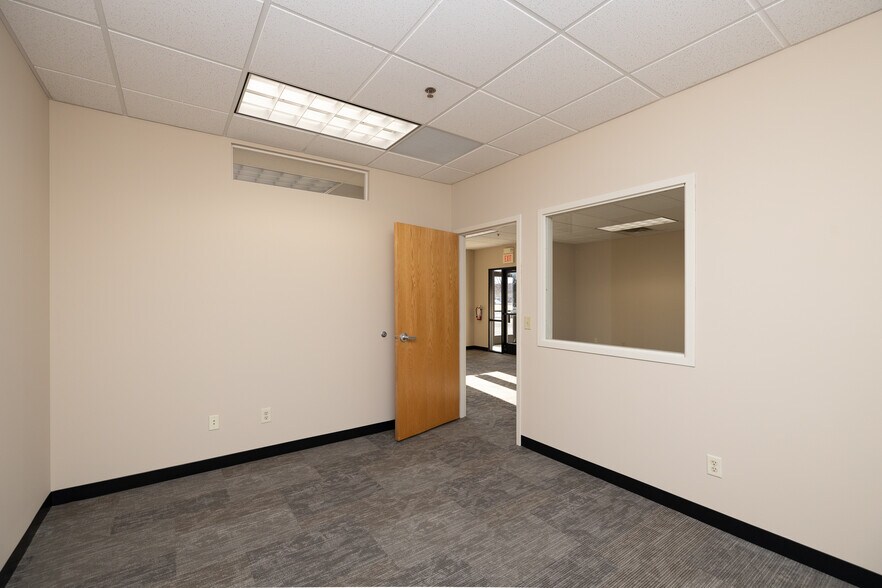 More Photos Of 14608 Felton Ct, Apple Valley Warehouse For Lease