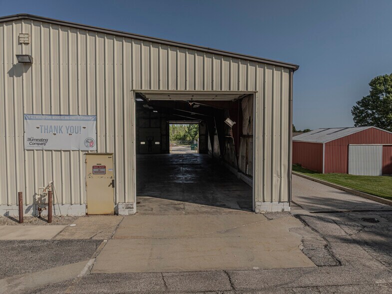 More Photos Of 15454 W High St, Middlefield Warehouse For Sale