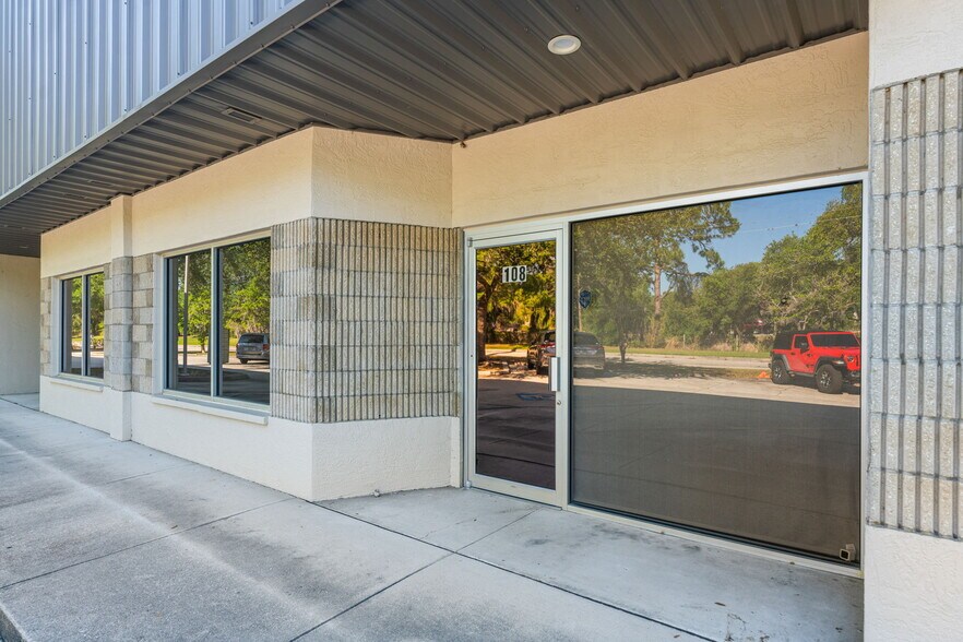 More Photos Of 2427 Porter Lake Dr, Sarasota Flex For Sale