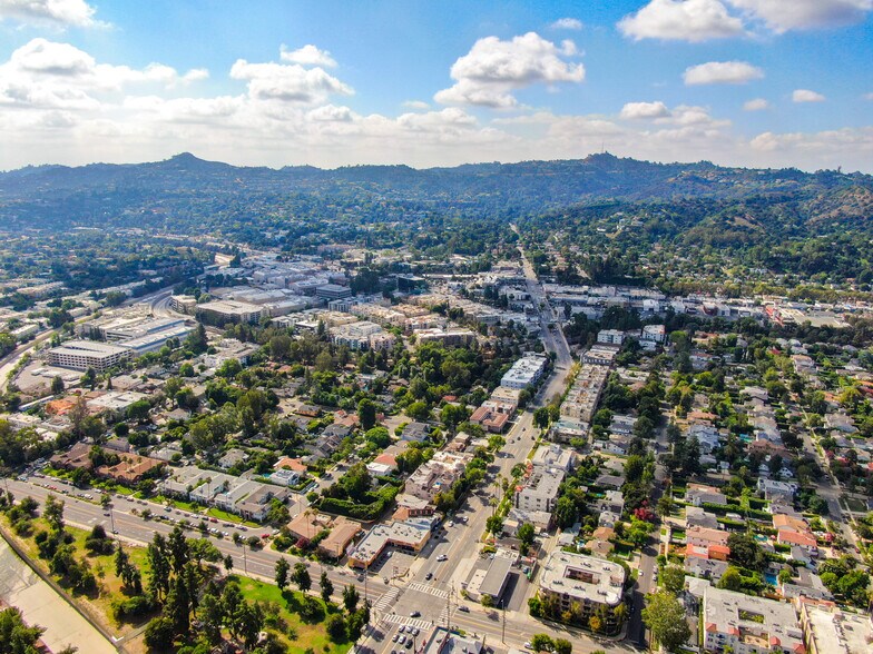 More Photos Of 4340-4346 Laurel Canyon Blvd, Studio City Storefront Retail Office For Sale