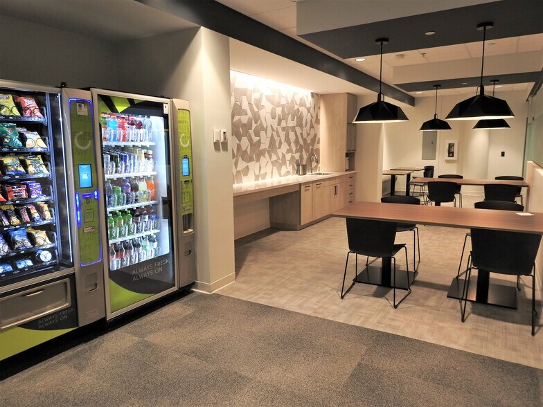 More Photos Of 8201 Norman Center Dr, Bloomington Office For Lease