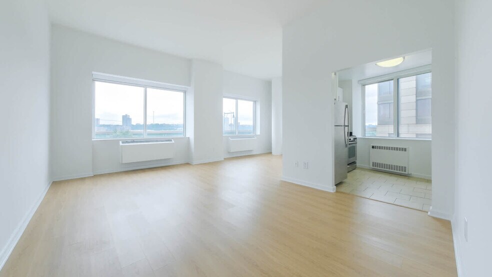 More Photos Of 180-194 Riverside Blvd, New York Apartments For Lease