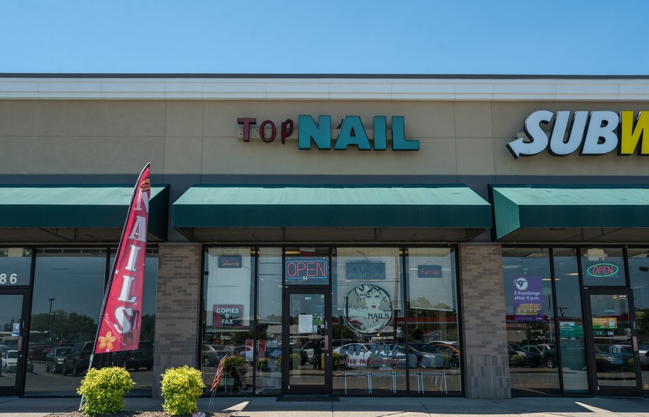 More Photos Of 74-112 Dover Crossing Rd, Clarksville General Retail For Lease