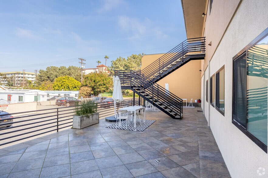More Photos Of 555 Pier Ave, Hermosa Beach Storefront Retail Office For Lease